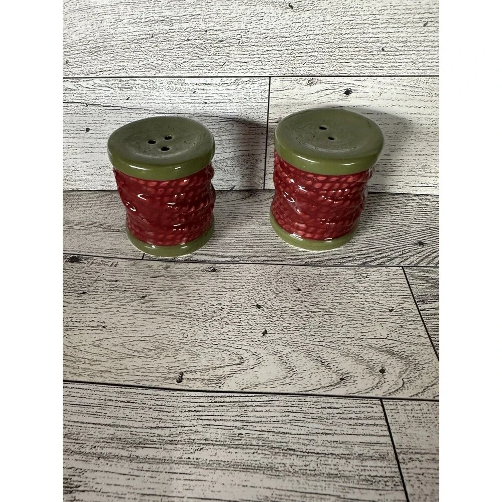 NWOT Thread Crafter Salt And Pepper Collectible Shaker set